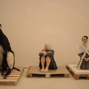 Maurizio Cattelan: Be Right Back, un'immagine del documentario