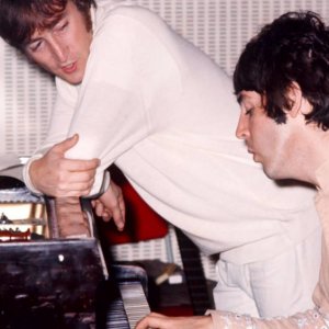 The Beatles: Sgt. Pepper and Beyond, John Lennon e Paul McCartney in un'immagine del documentario