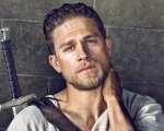 King Arthur - Il potere della spada, Charlie Hunnam: 'Intepretare Re Artù è stata una sfida psicologica'