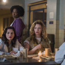 Orange Is The New Black: Natasha Lyonne, Yael Stone e Vicky Jeudy in una foto della quinta stagione