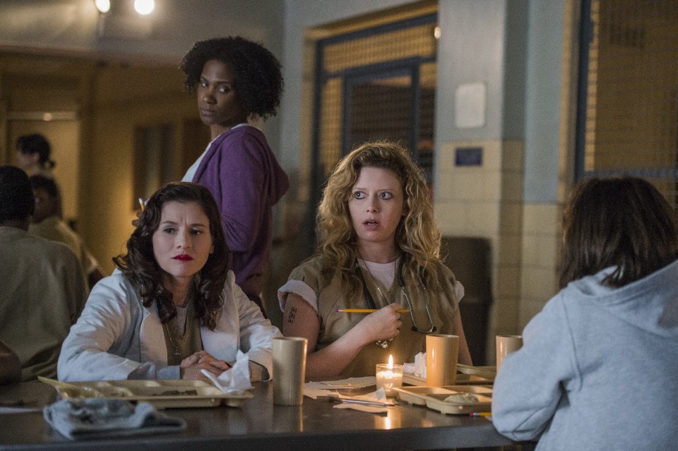 Orange Is The New Black: Natasha Lyonne, Yael Stone e Vicky Jeudy in una foto della quinta stagione