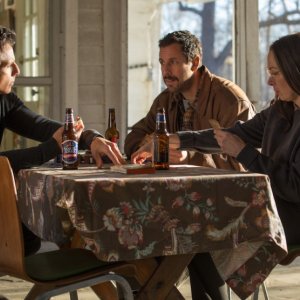 The Meyerowitz Stories: gli attori Ben Stiller e Adam Sandler in una foto del film