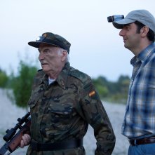 Due uomini, quattro donne e una mucca depressa: Héctor Alterio e Neri Marcorè in una scena del film