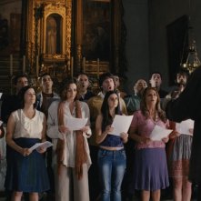 Due uomini, quattro donne e una mucca depressa: una scena del film