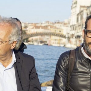 Indizi di felicità: Walter Veltroni sul set del suo documentario
