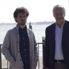 Indizi di felicità: Walter Veltroni e il direttore della fotografia Davide Manca in un'immagine promozionale