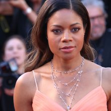 Cannes 2017: uno scatto di Naomie Harris sul red carpet inaugurale