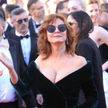 Cannes 2017: la simpatica e bellissima Susan Sarandon sul red carpet inaugurale