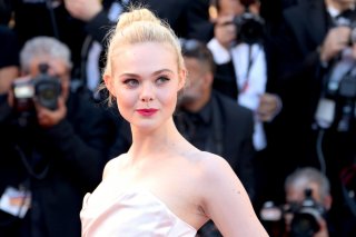 Cannes 2017: Elle Fanning sul red carpet inaugurale