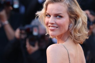 Cannes 2017: Eva Herzigova sul red carpet inaugurale