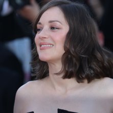 Cannes 2017: Marion Cotillard sul red carpet inaugurale