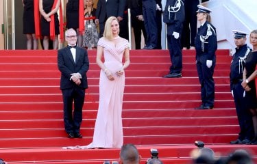 Cannes 2017: la bellissima Uma Thurman sul red carpet inaugurale