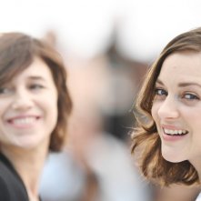 Les Fantômes d’Ismaël - Marion Cotillard e Charlotte Gainsbourg al photocall di Cannes 2017