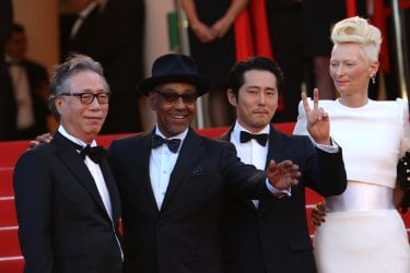 Cannes 2017: Giancarlo Esposito, Tilda Swinton e Steven Yeun sul red carpet di Okja