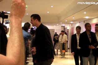 Cannes 2017: Dominic West, Elisabeth Moss entrano alla conferenza di The Square