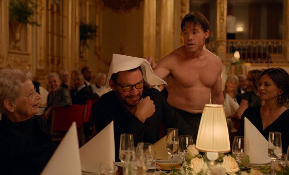 The Square, una scena del film con Terry Notary