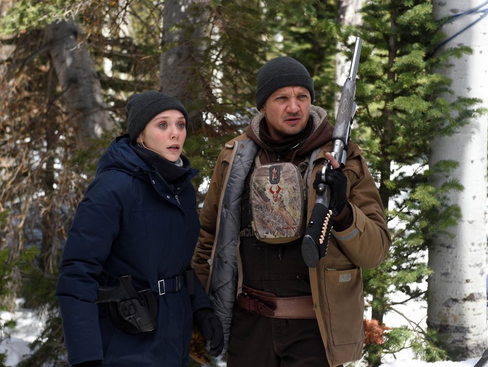 Wind River: una foto di Elizabeth Olsen e Jeremy Renner