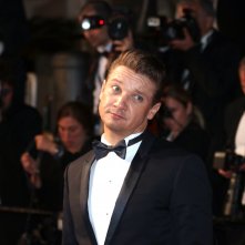 Cannes 2017: uno scherzoso Jeremy Renner sul red carpet per Wind River