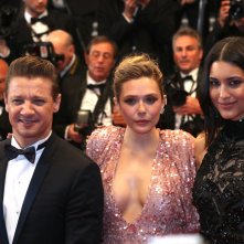 Cannes 2017: Elizabeth Olsen, Jeremy Renner, Julia Jones sul red carpet per Wind River