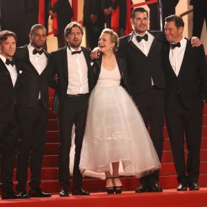 Cannes 2017: una foto del cast sul red carpet di The Square