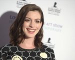 Anne Hathaway star e produttrice di una nuova commedia romantica