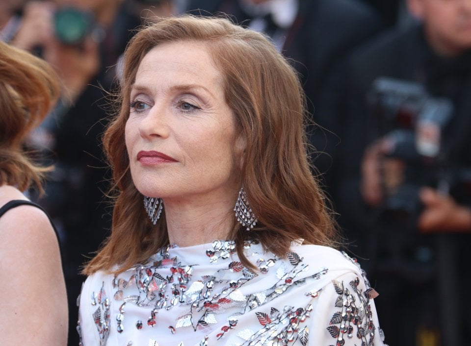 Cannes 2017: Isabelle Huppert sul red carpet per il settantesimo anno della manifestazione