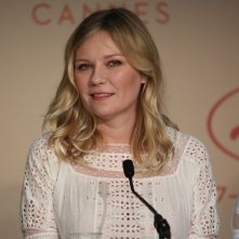 L'inganno: un primo piano di Kirsten Dunst in conferenza a Cannes