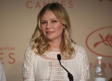 L'inganno: un primo piano di Kirsten Dunst in conferenza a Cannes