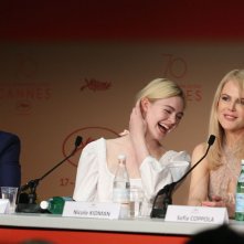 L'inganno: Elle Fanning ride seduta tra Nicole Kidman e Colin Farrell