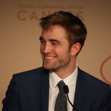 Good Time: Robert Pattinson sorridente a Cannes