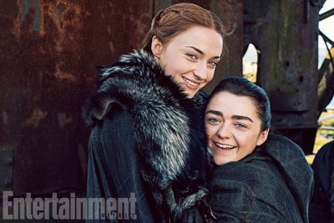 Il trono di spade: Sophie Turner e Maisie Williams in una foto di Entertainment Weekly