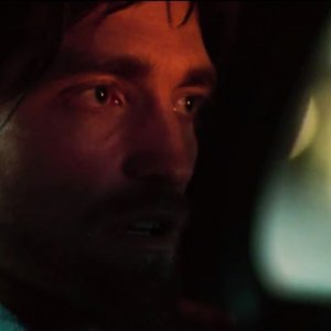 Robert Pattinson in Good Time - una scena del film