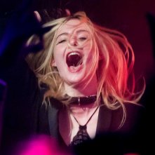 Elle Fanning a Cannes 2017 durante il party punk per How to Talk to Girls at Parties