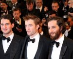 Cannes 2017: Robert Pattinson manda in delirio il red carpet