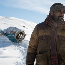 The Mountain Between Us: Idris Elba in una foto del film
