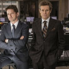 Quando un padre: Gerard Butler e Willem Dafoe in un'immagine promozionale del film