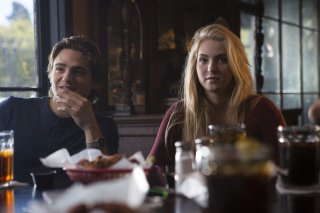 Bedevil - Non installarla: Carson Boatman e Saxon Sharbino in una scena del film