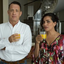 Aspettando il Re: Tom Hanks e Sarita Choudhury in un'immagine del film
