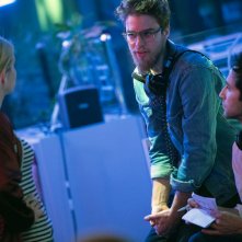 Nerve: i registi Henry Joost e Ariel Schulman con Emma Roberts sul set del film