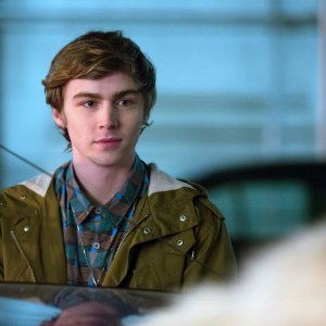 Nerve: Miles Heizer in una scena del film