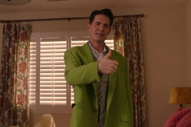 I segreti di Twin Peaks: Kyle MacLachlan alza il pollice in una scena