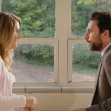 Botte da prof.: Charlie Day e Jillian Bell in una scena del film