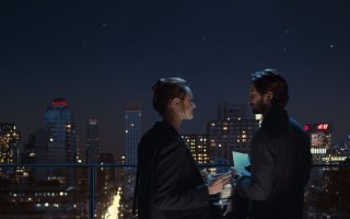 2:22 - Il destino è già scritto: Teresa Palmer e Michiel Huisman in un momento del film