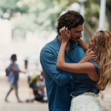 2:22 - Il destino è già scritto: Teresa Palmer e Michiel Huisman in una scena del film
