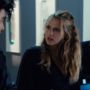 2:22 - Il destino è già scritto: Teresa Palmer e Sam Reid in una scena del film