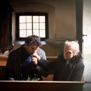 The Habit of Beauty: Vincenzo Amato ed Elena Cotta in una scena del film