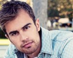 Theo James protagonista del thriller 'How It Ends'