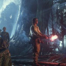 Transformers - L'ultimo cavaliere: Mark Wahlberg e Laura Haddock in una scena del film