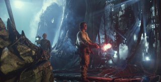 Transformers - L'ultimo cavaliere: Mark Wahlberg e Laura Haddock in una scena del film