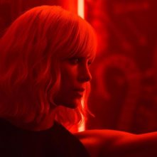 Atomica bionda: un primo piano di Charlize Theron